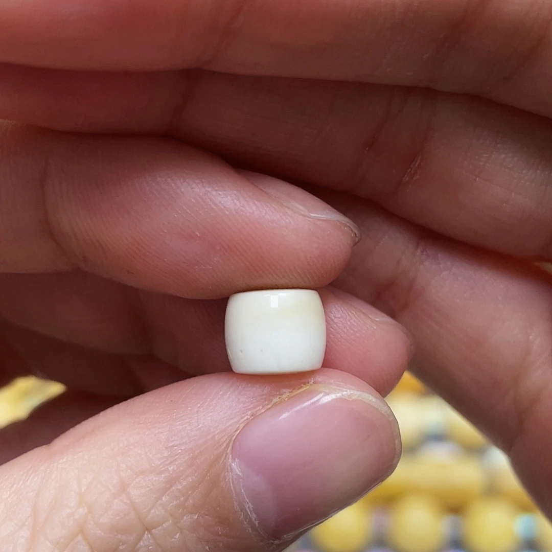 琥珀珠宝奇石未镶嵌8.4×7mm瑕疵福利款