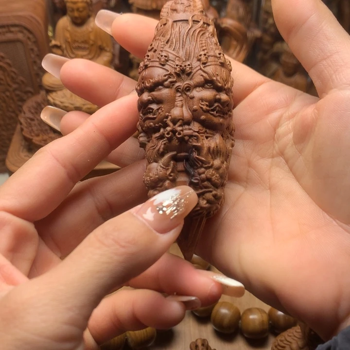 檀香木其他老山檀香手把件瑕疵