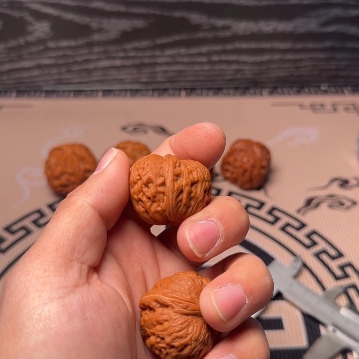 在***忆龙脊菩提吊坠核桃