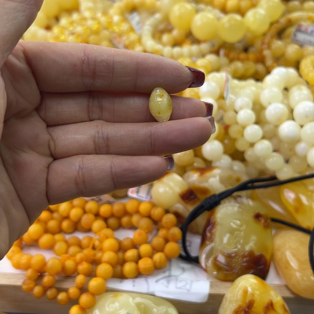 琥珀珠宝奇石未镶嵌