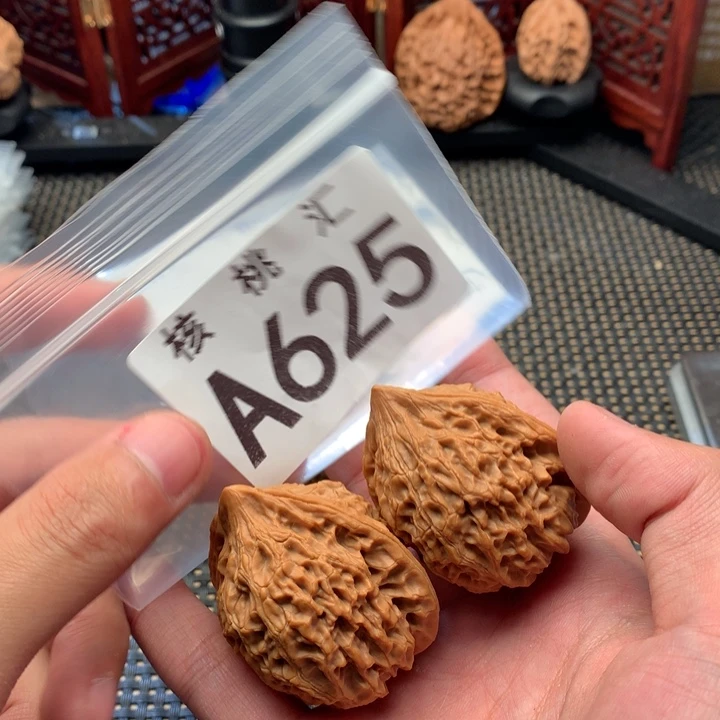 吊坠文玩核桃原树鸡心