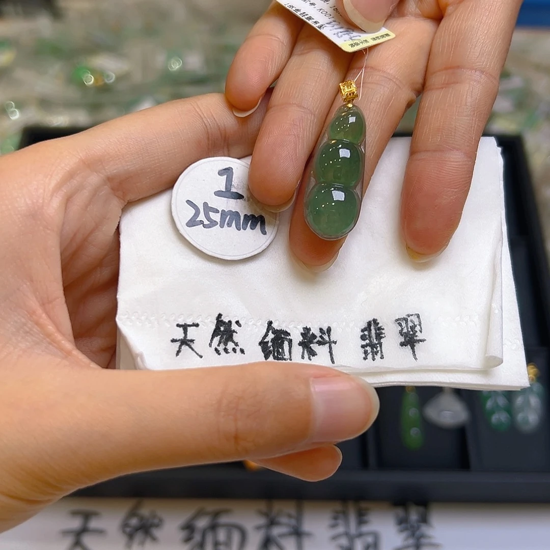 翡翠颈饰18K金镶嵌翡翠