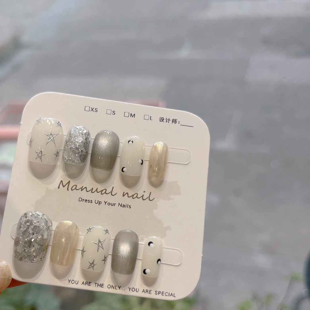 述白显白手工穿戴甲高级感美甲清新自然日常必备银色手绘亮片款式