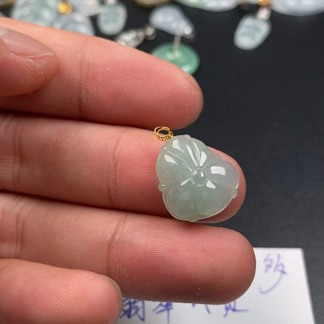 颈饰18K金镶嵌翡翠