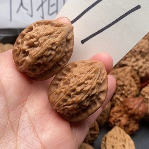 桃核吊坠32全品大红袍