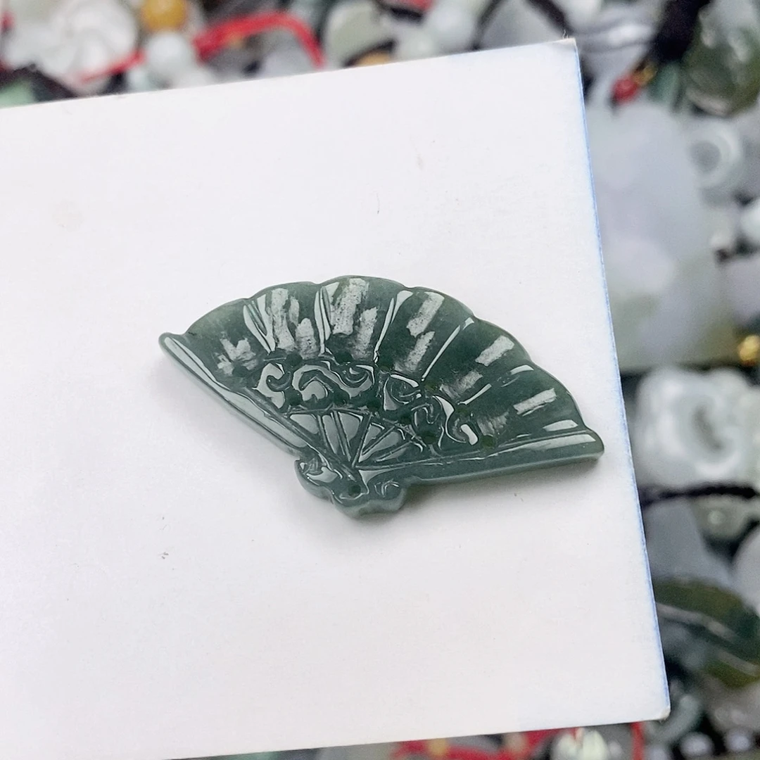 翡翠未镶嵌颈饰扇子