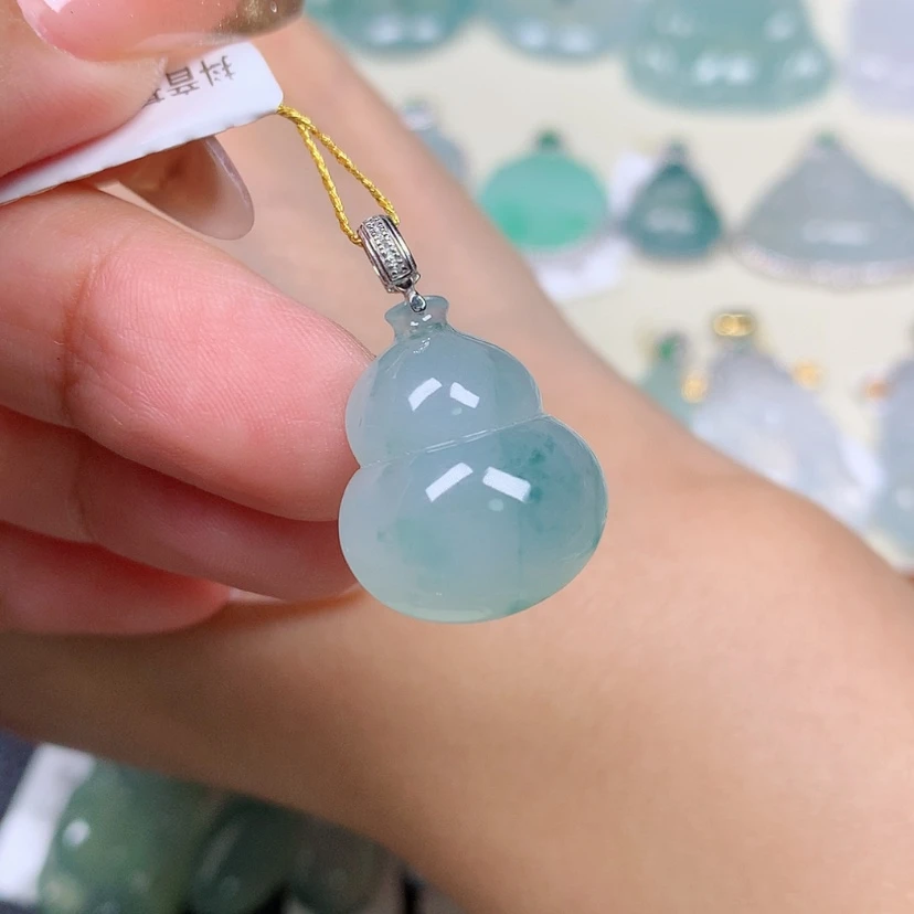 【闪购商品】翡翠未镶嵌颈饰葫芦