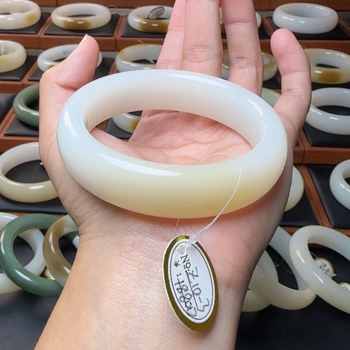 和田玉未镶嵌手镯粉底金糖58.7