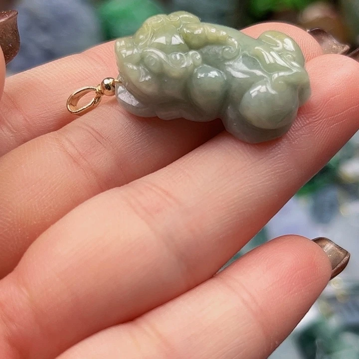 翡翠未镶嵌颈饰挂件