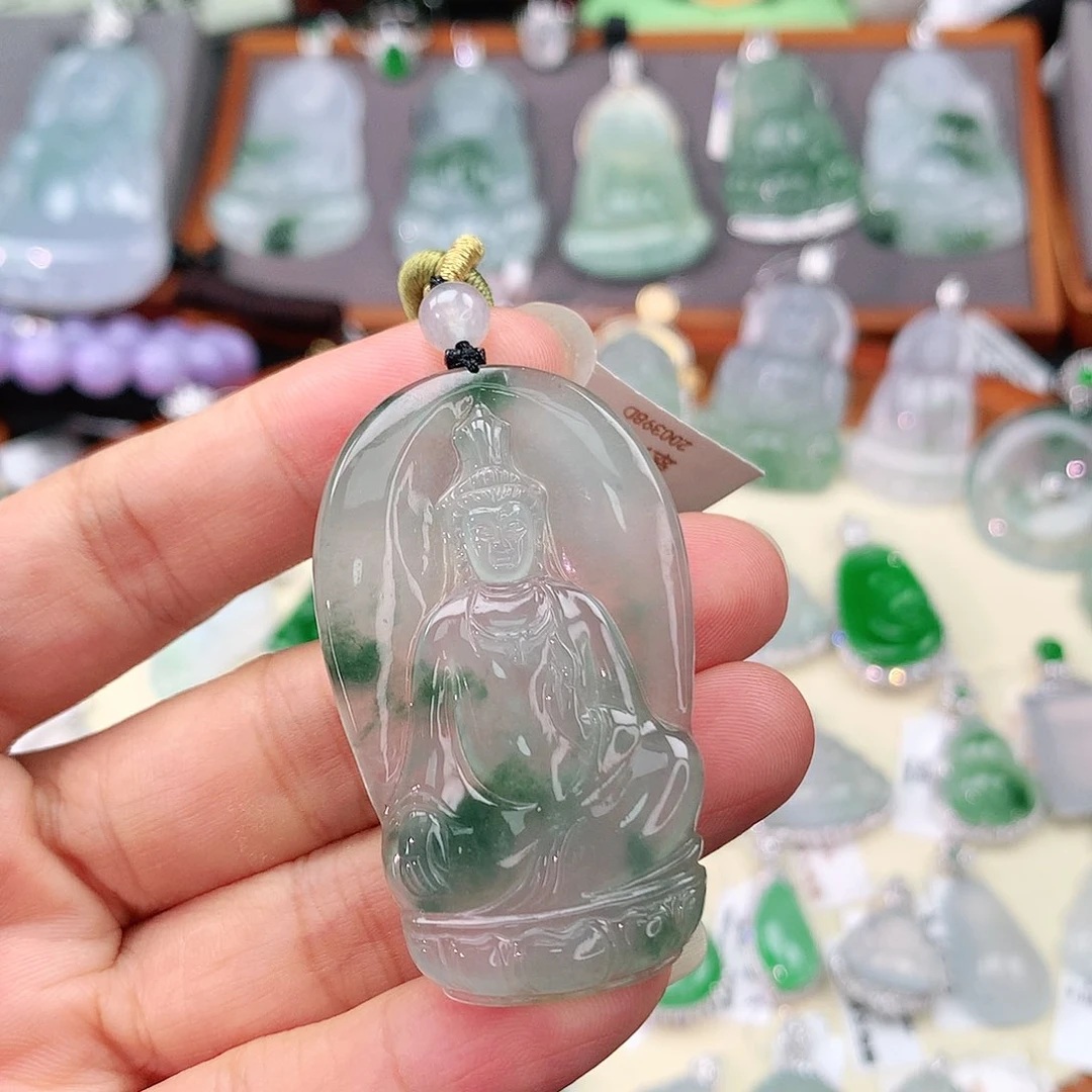 翡翠未镶嵌颈饰观音