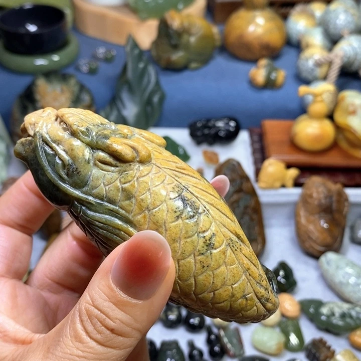 未镶嵌岫岩河磨玉（透闪石质玉）把件
