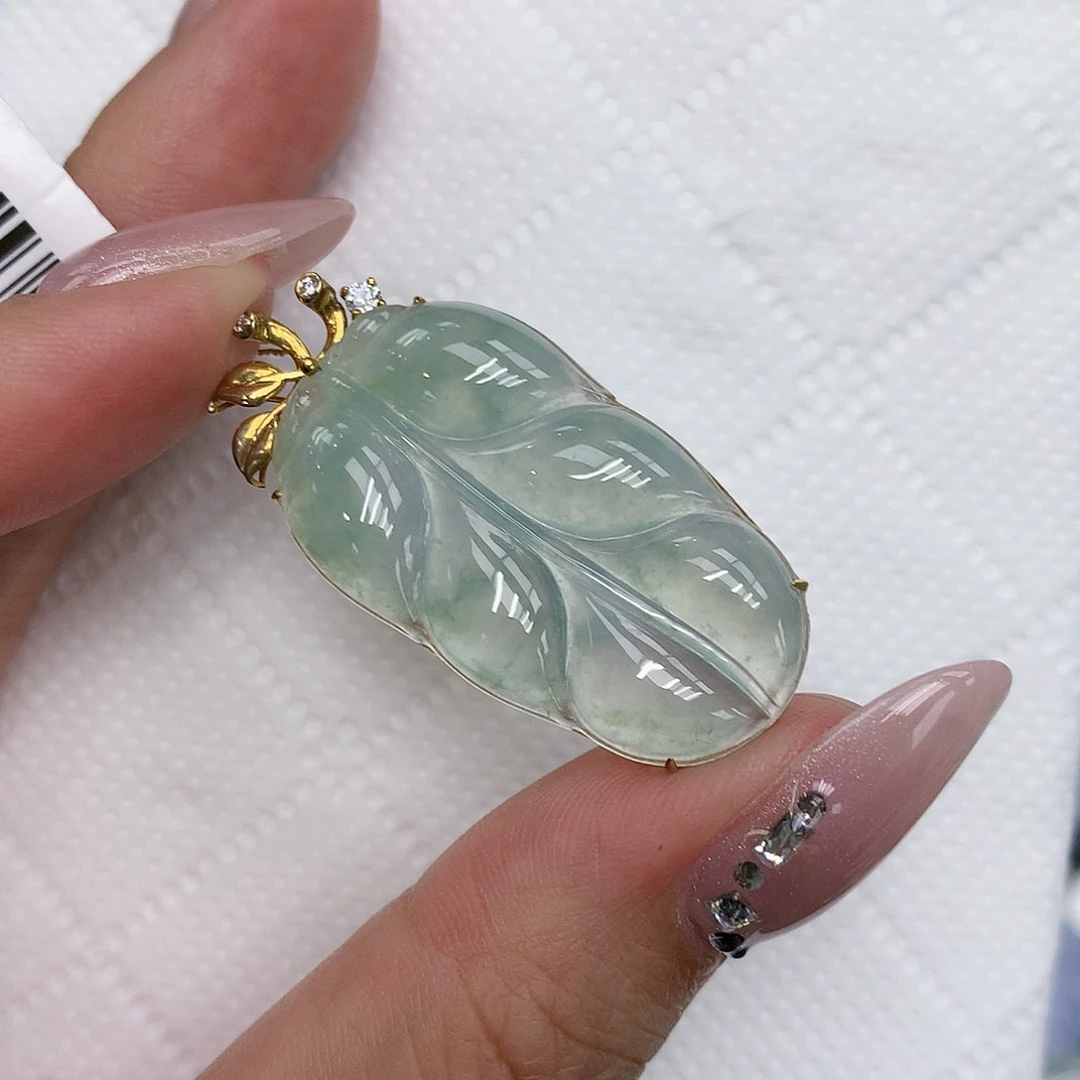 颈饰18K金镶嵌翡翠