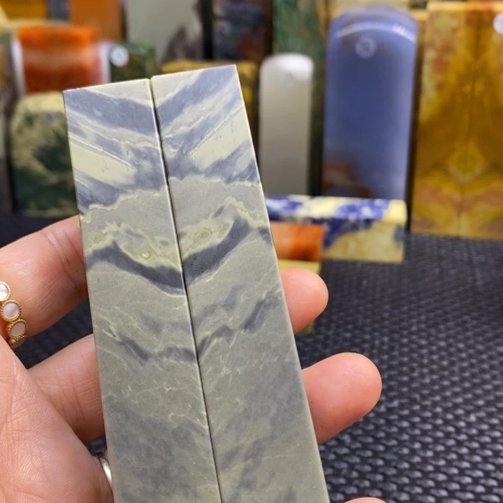 云南石沧***啸青田石印章石