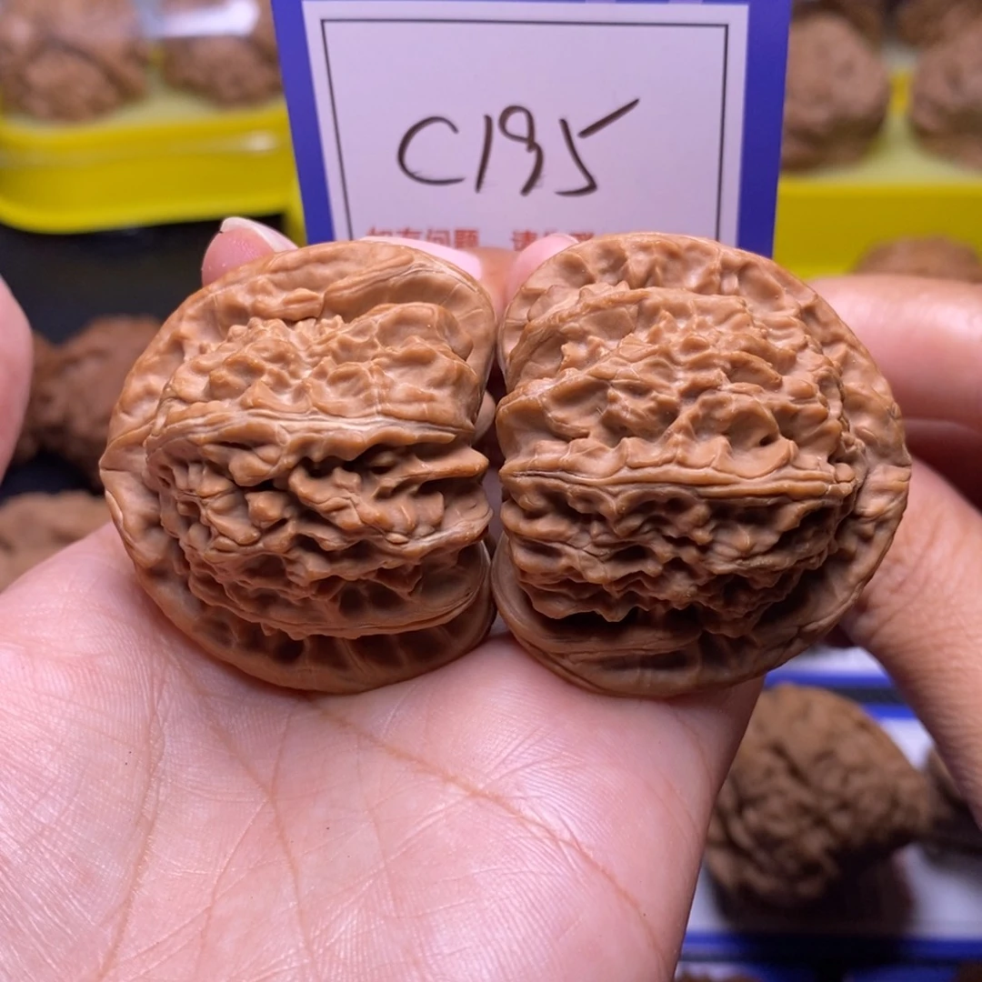 殿***。把件桃核43全品三角白c195