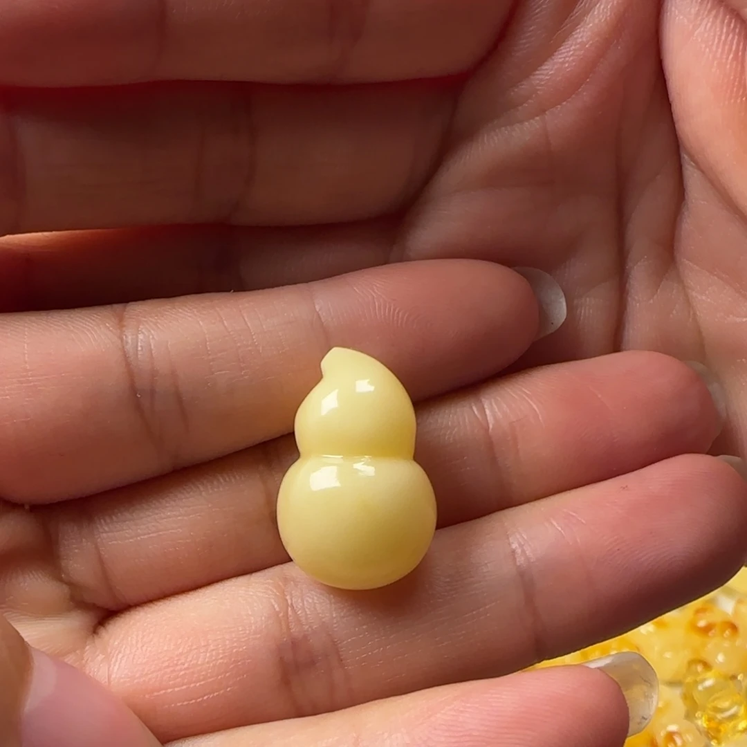 w***n蜜蜡颈饰未镶嵌天然俄料奶白葫芦吊坠