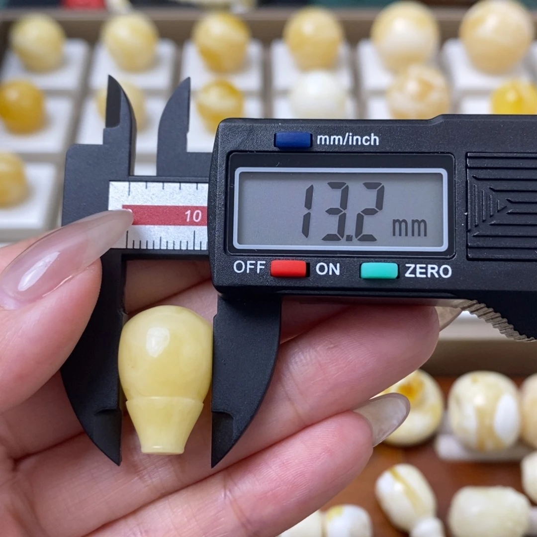 未镶嵌琥珀珠宝奇石L****y