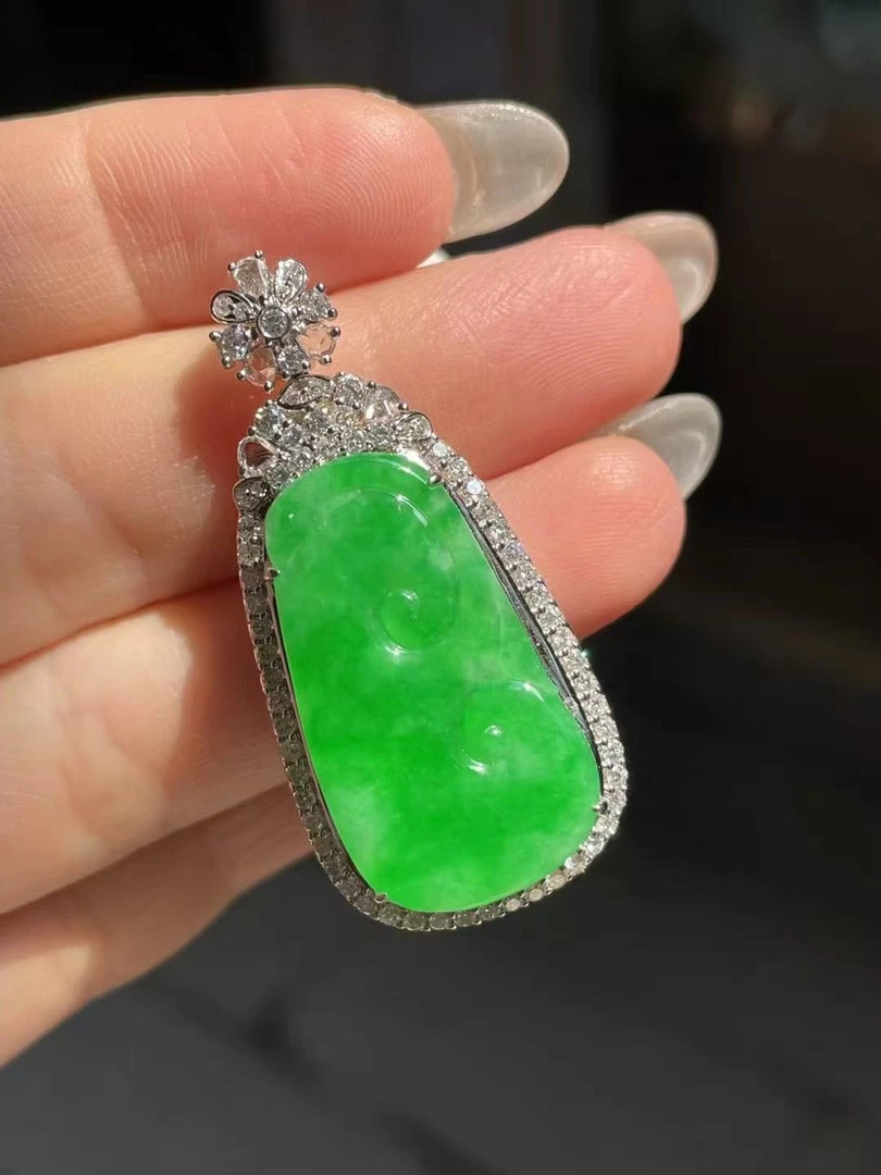 天然缅甸A货翡翠18K金镶嵌阳绿如意精致显气质