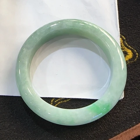 翡翠手镯未镶嵌天然翡翠