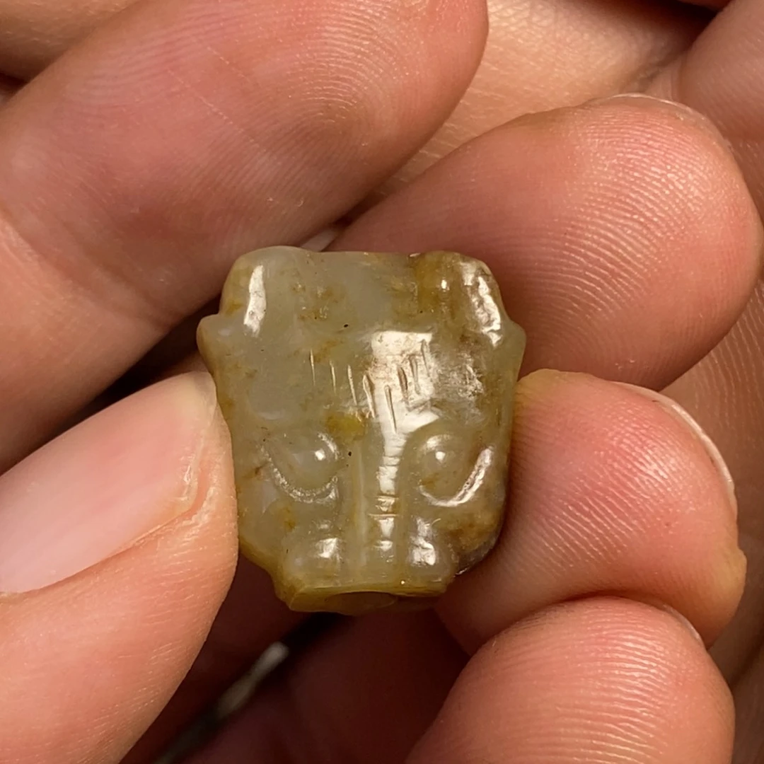 颈饰未镶嵌和田玉廖*