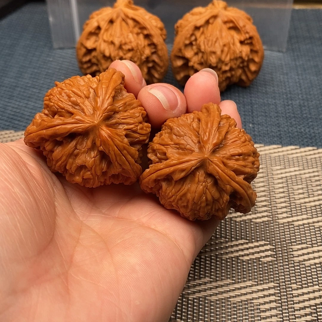 W***Q文玩核桃吊坠三棱