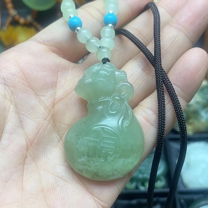 未镶嵌蛇纹石玉颈饰