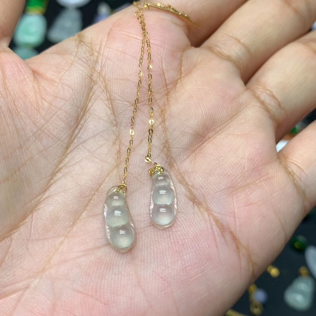 18K金镶嵌翡翠耳饰有纹裂