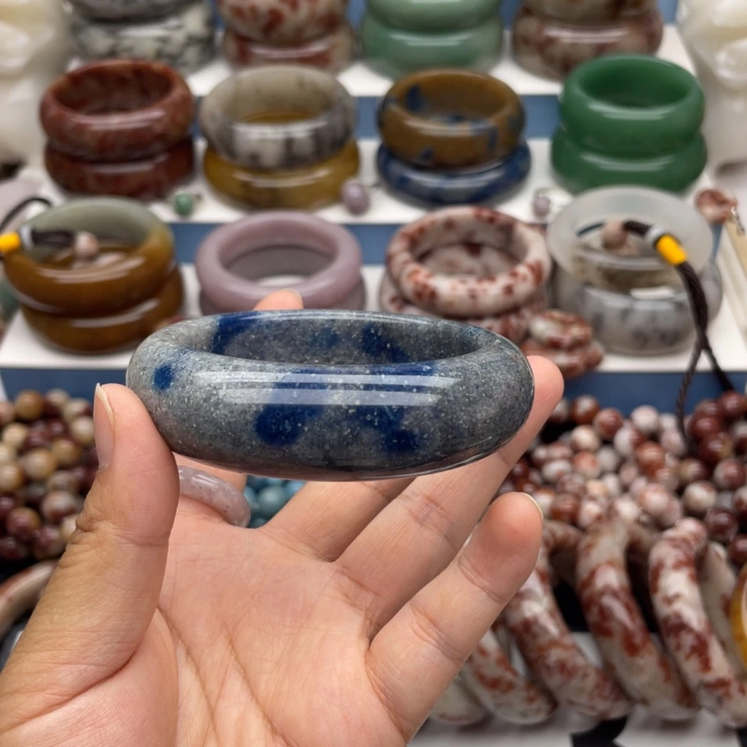 未镶嵌手镯石英质玉