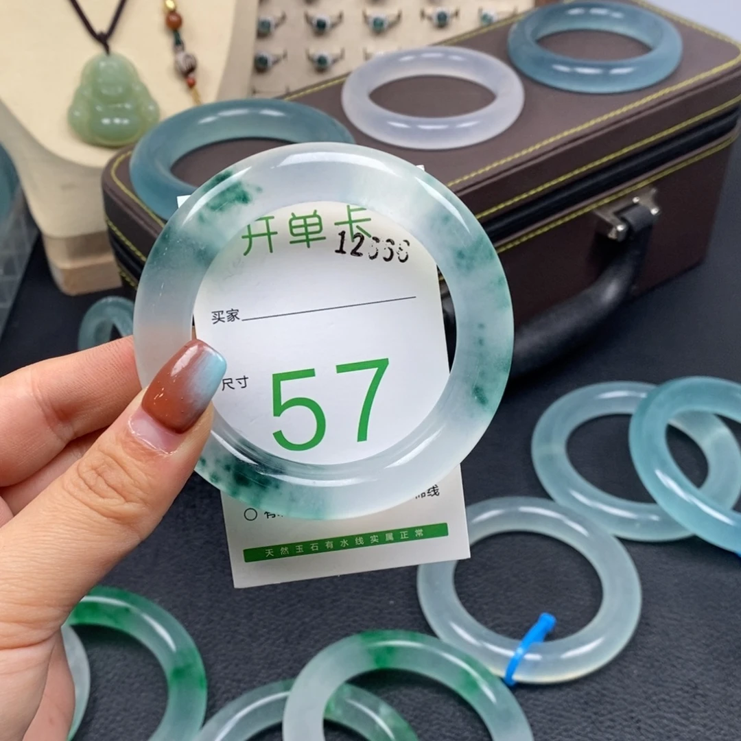 C***️石英质玉未镶嵌手镯