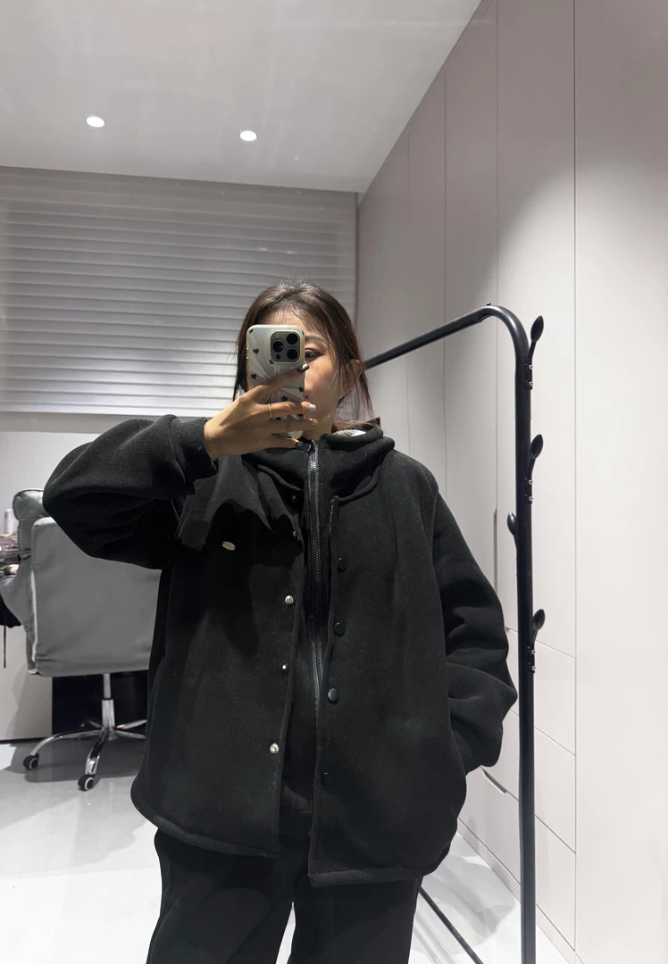 秋冬新款黑色连帽毛绒外套女双层保暖宽松显瘦夹克三件套