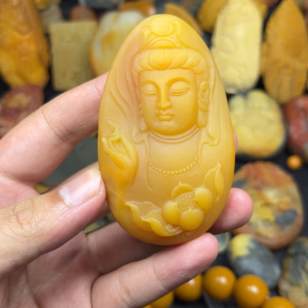 朱***利石英质玉未镶嵌颈饰