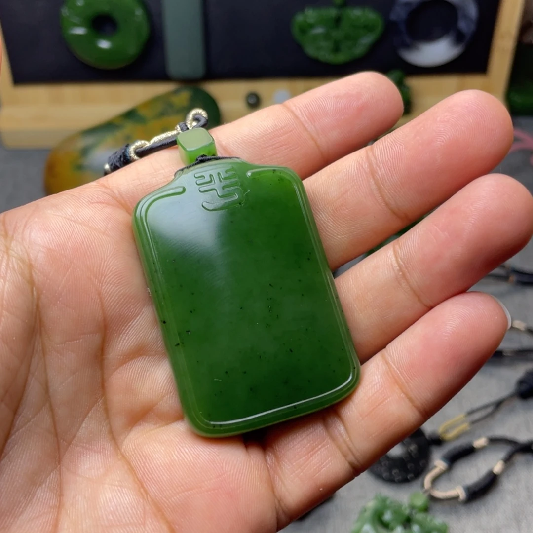 M***蒋和田玉未镶嵌颈饰