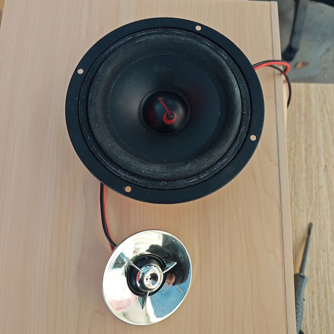 8新  拆机5.5寸一个高音一个低音包邮费的价格