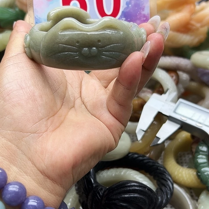 未镶嵌手镯石英岩玉