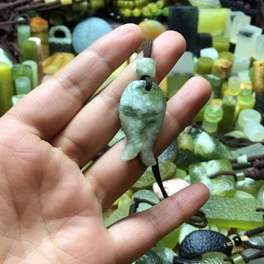 未镶嵌岫玉吊坠岫