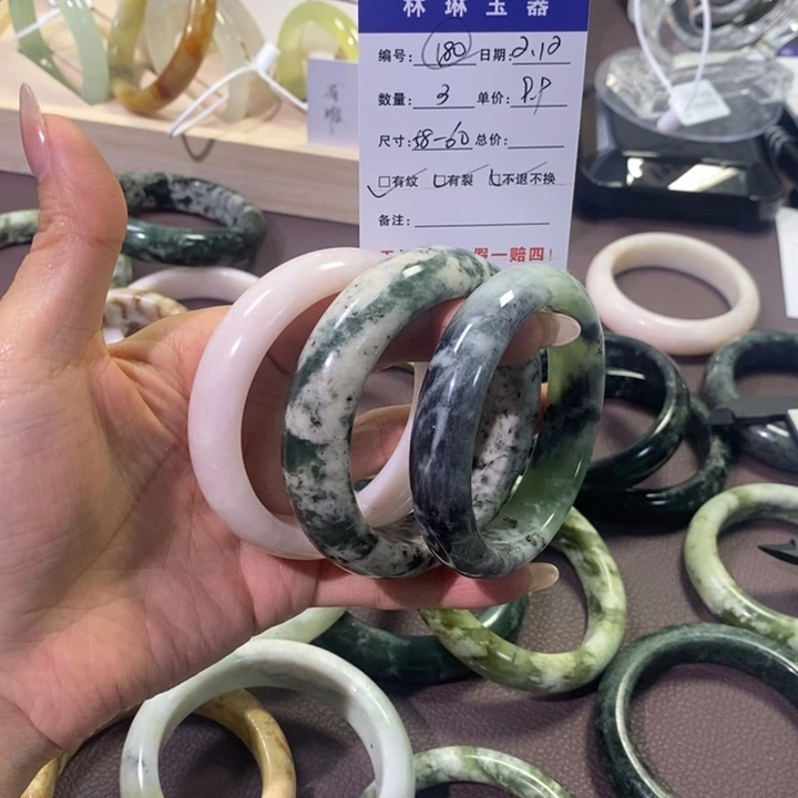 蛇纹石玉手镯未镶嵌