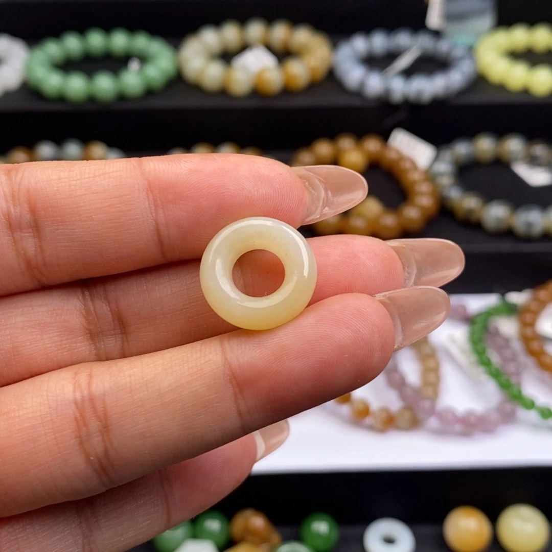 流***年和田玉未镶嵌颈饰