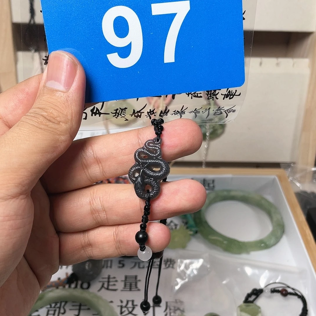 蛇纹石玉颈饰合金