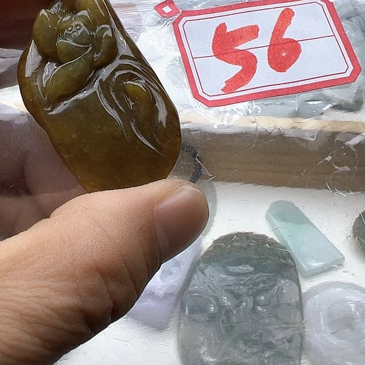 翡翠颈饰未镶嵌向*葵