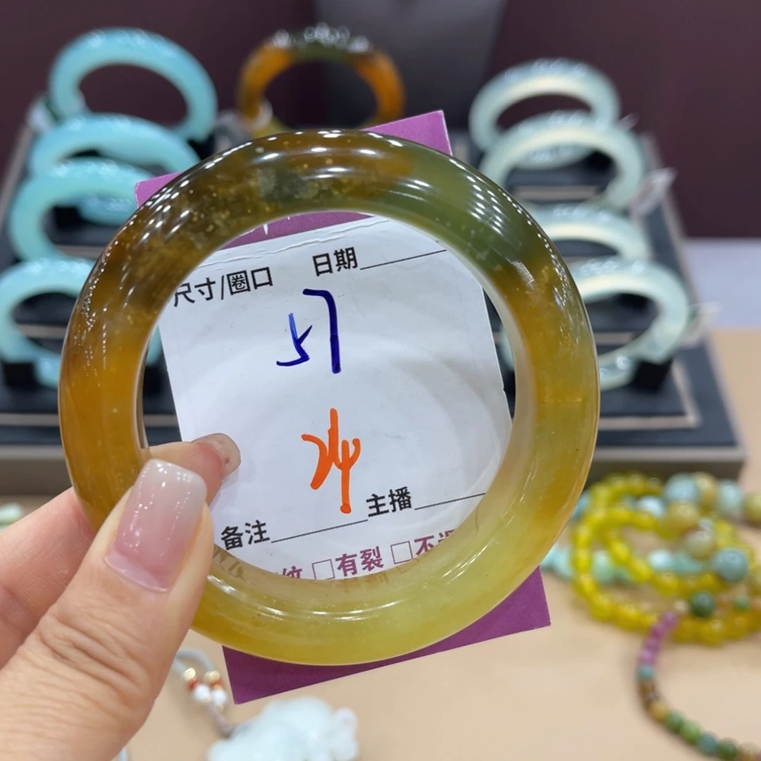 依***娜未镶嵌蛇纹石玉手镯