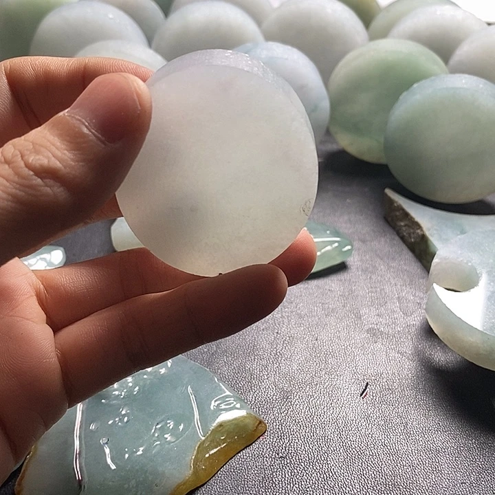 黎***刻定制翡翠未镶嵌翡翠首饰是真的