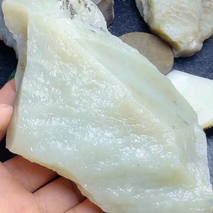 石***界和田玉（糖玉）未镶嵌珠宝奇石