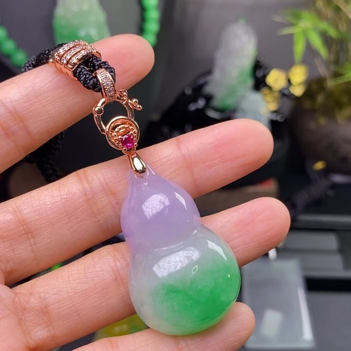 翡翠未镶嵌吊坠(赠链)