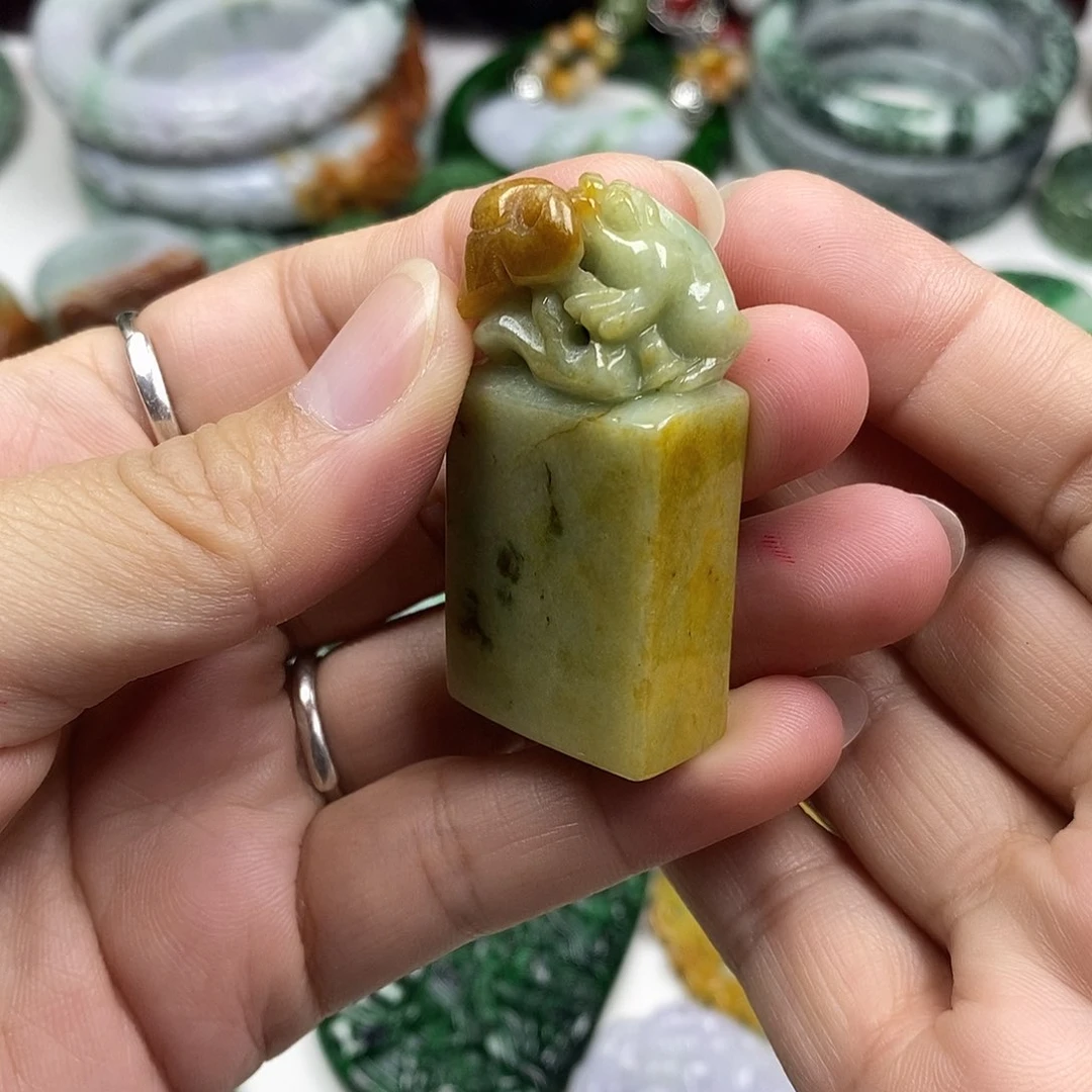 颈饰未镶嵌翡翠印章