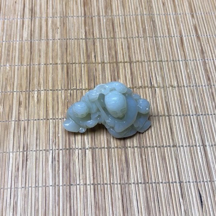和田玉未镶嵌把件