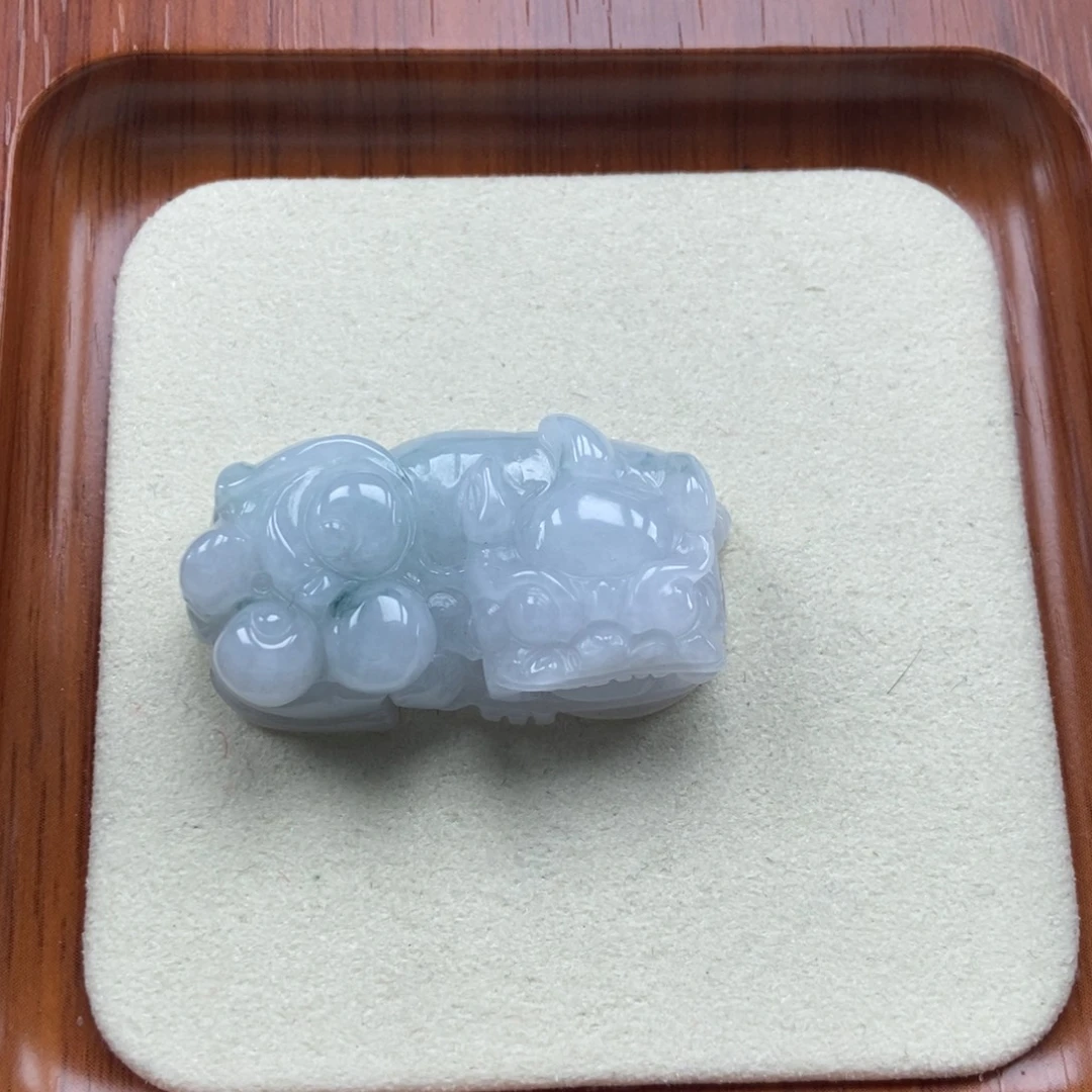 孙***万颈饰未镶嵌翡翠如意貔貅