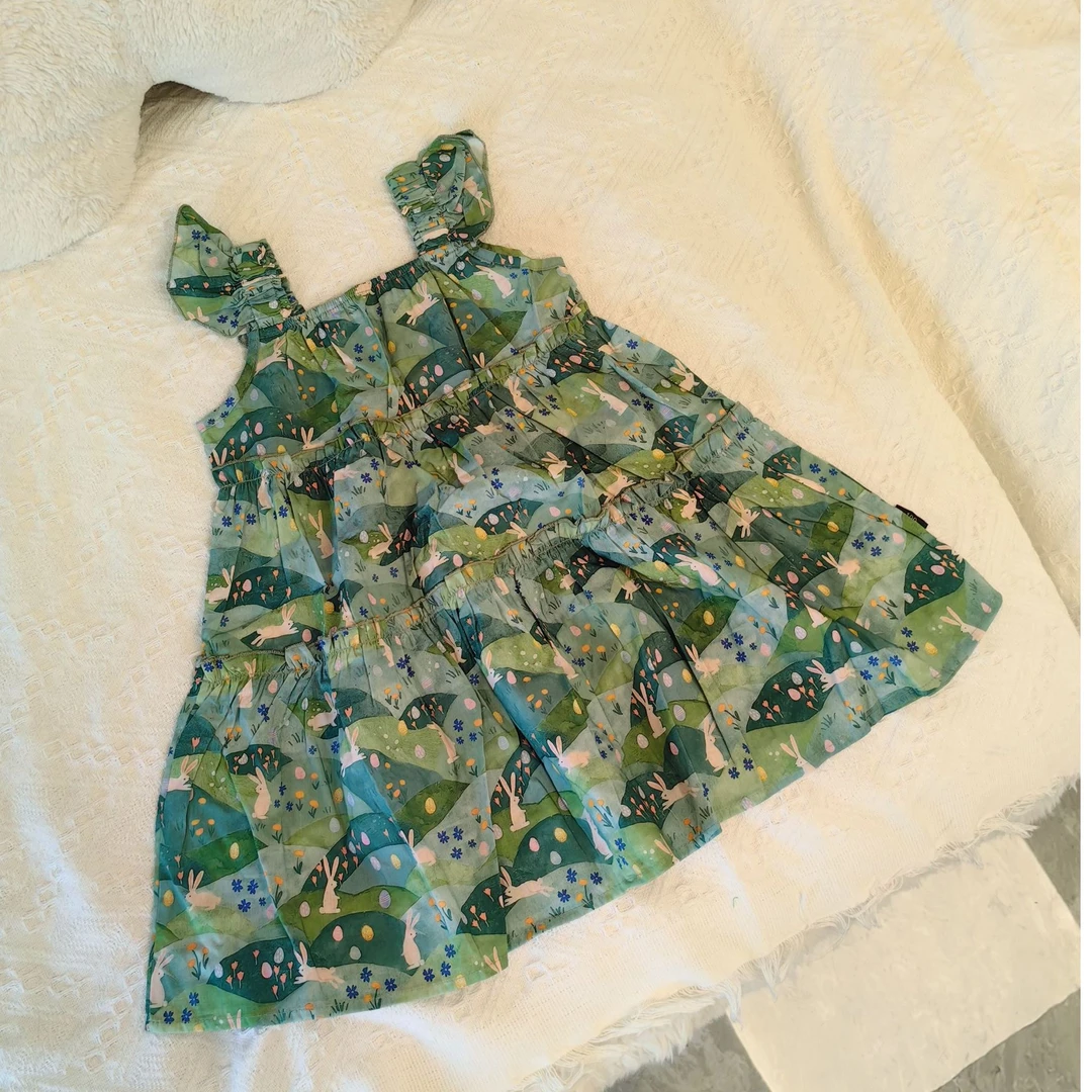 绿色森林女宝白兔连衣裙