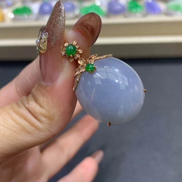 翡翠颈饰18K金镶嵌翡翠