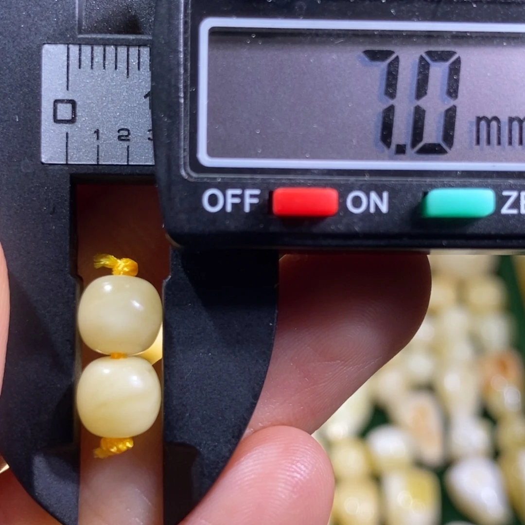 蜜蜡未镶嵌裸石配饰