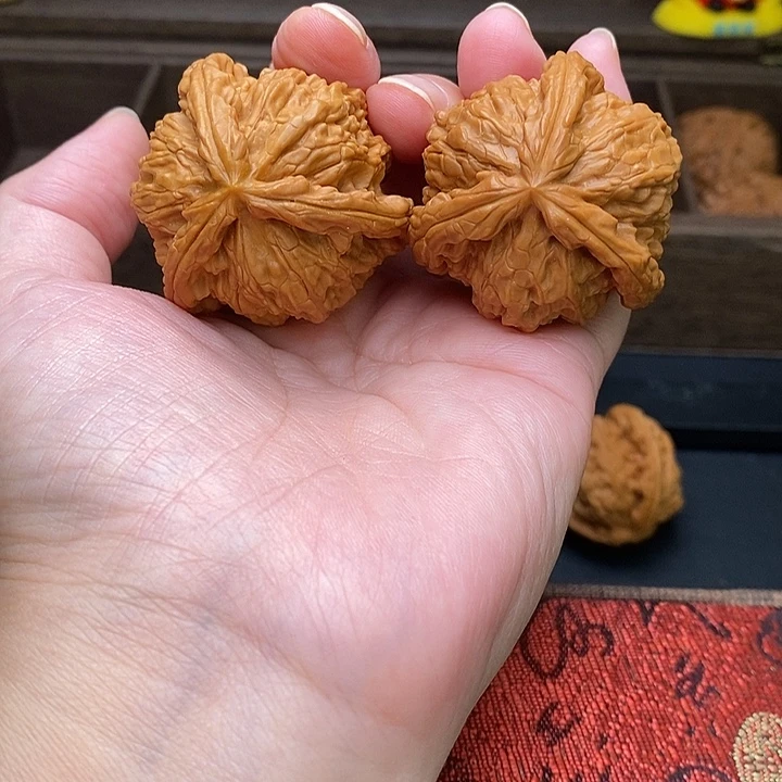 非***语把件文玩核桃白奔