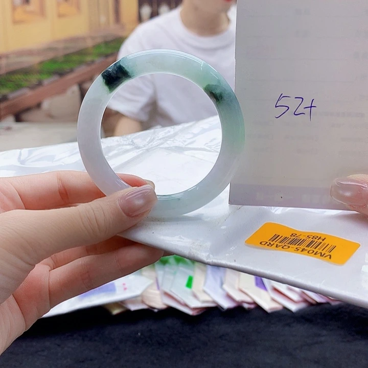 翡翠手镯未镶嵌vgg
